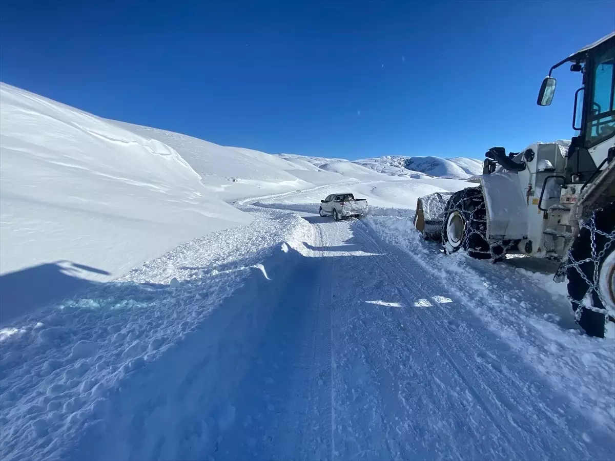 Karlıova’da Karla Mücadele: Yol Açma Çalışmaları Tamamlandı