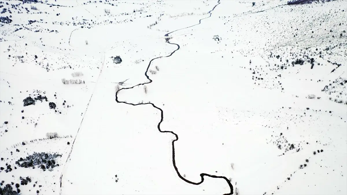 Kastamonu’da Karla Bembeyaz Menderesler Drone Kamerasıyla Görüntülendi