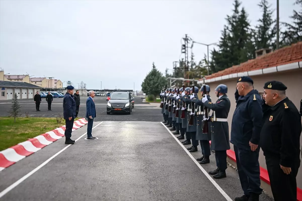 Kırklareli Valisi Uğur Turan, Jandarma Komutanlığına Denetim Ziyareti Gerçekleştirdi