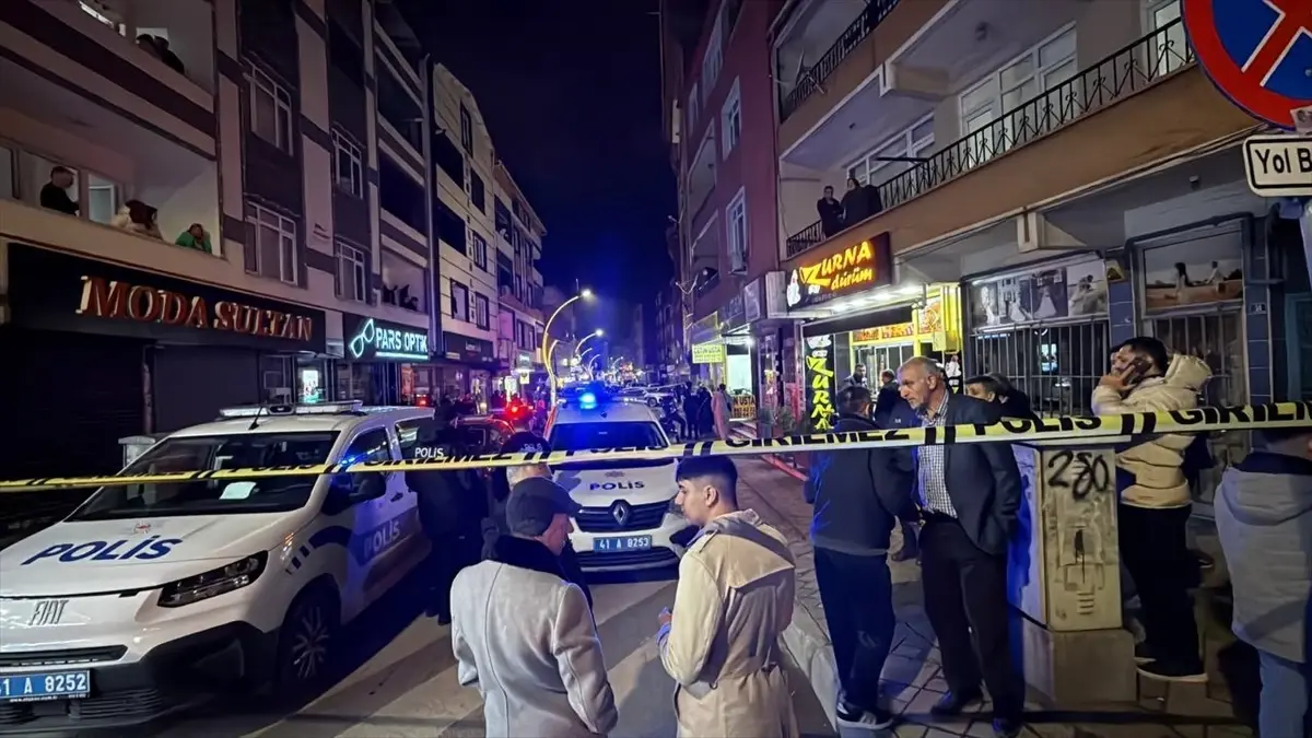 Kocaeli'nin Gebze İlçesinde Restorana Yönelik Silahlı Saldırı Sonucu 2 Yaralı