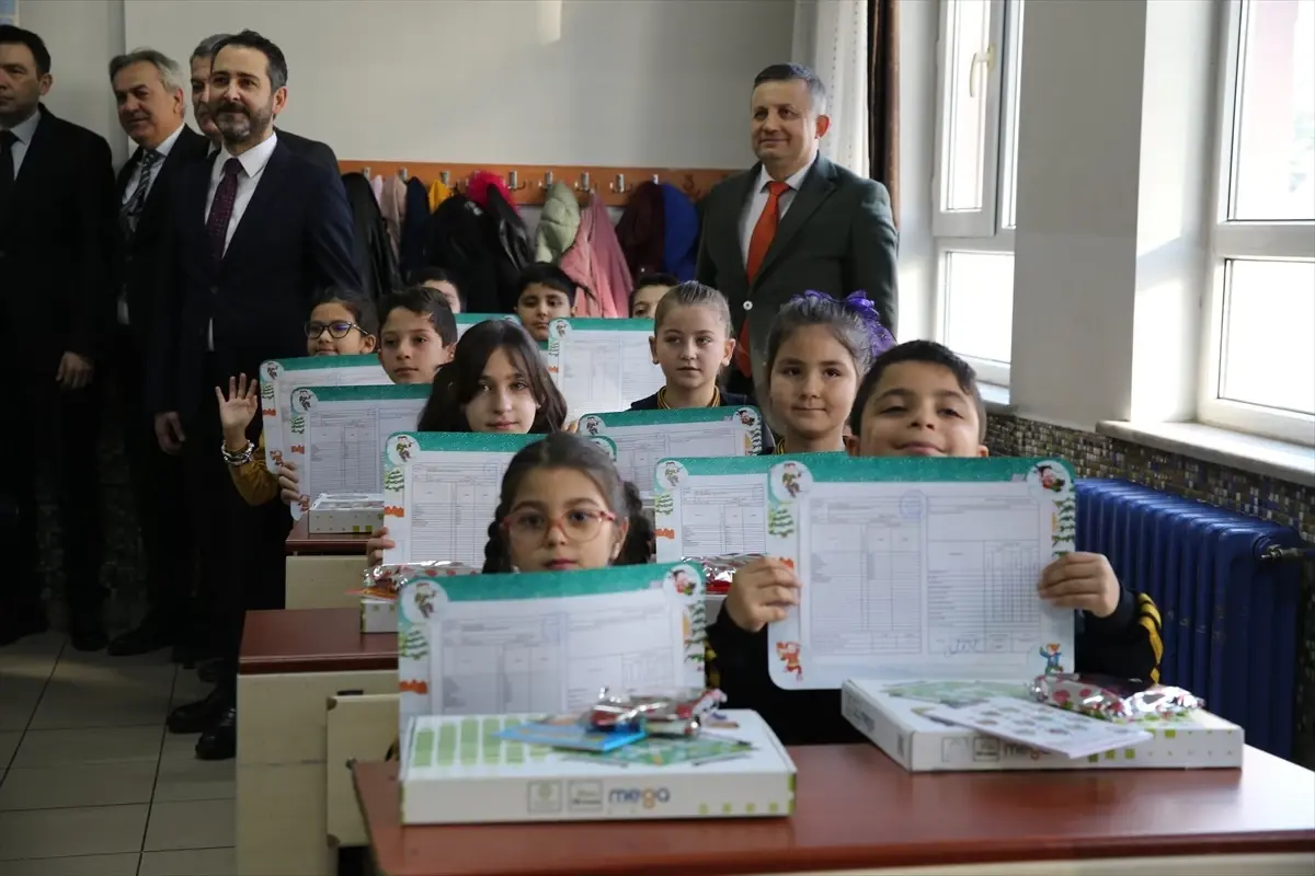 Konya ve Çevre Şehirlerde Öğrenciler Karnelerini Alarak Yaz Tatiline Merhaba Dedi