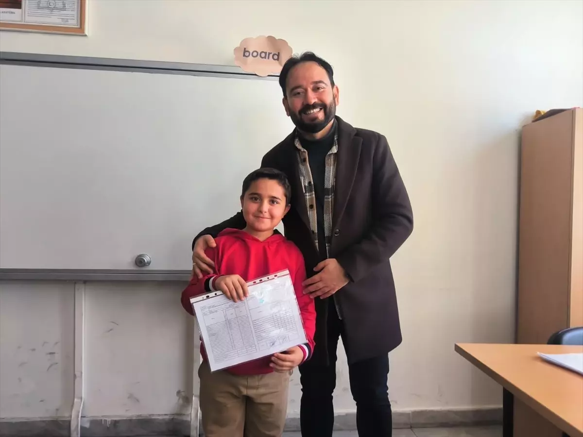 Malatya’da Öğrenciler Karnelerini Alırken Tatil Coşkusu Yaşadı