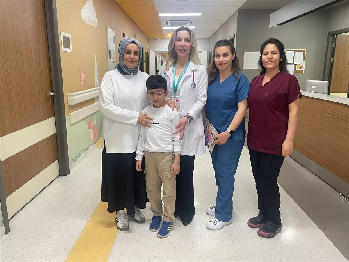 9 Yaşındaki Emir Asaf’ın Juvenil Dermatomiyozit Mücadelesinde Büyük Başarı