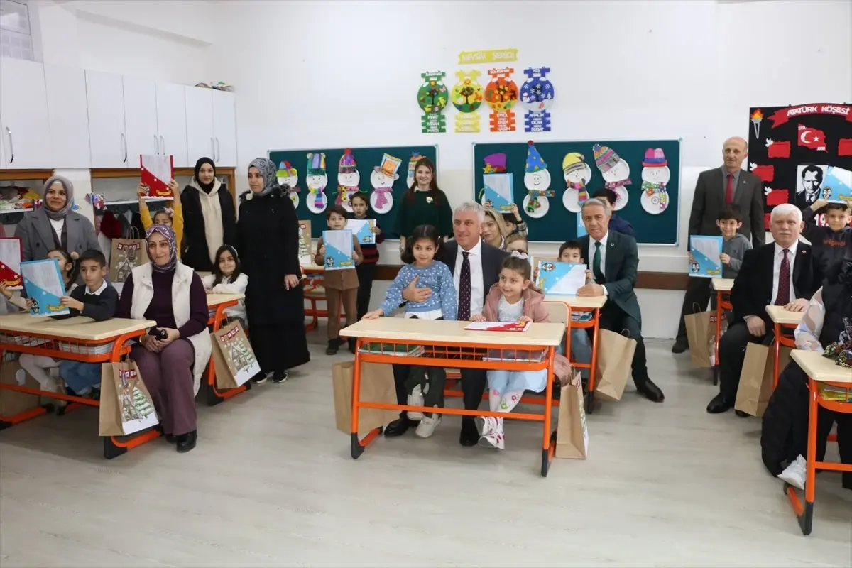 Of İlçesinde Karneler Alındı: Öğrenciler ve Yetkililer Bir Arada