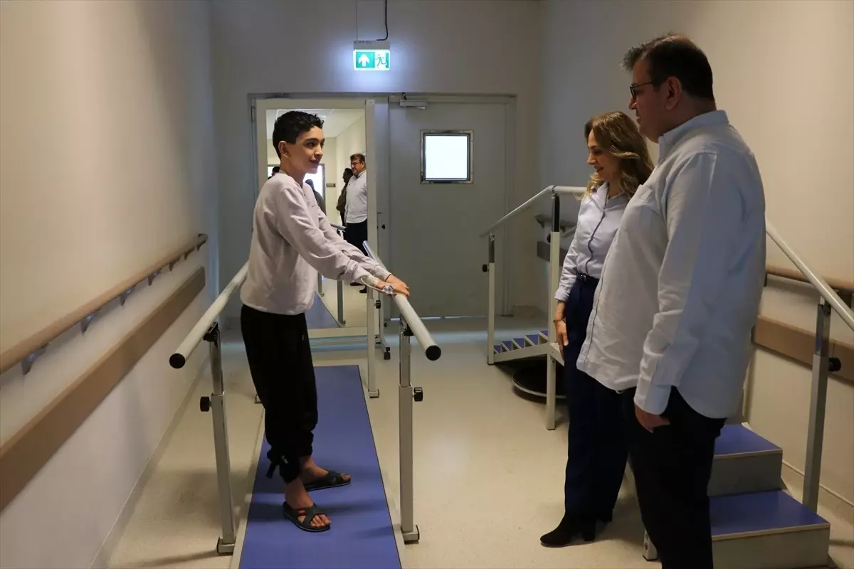 Elazığ’da 14 Yaşındaki Aziz Enül, Destekli Yürüyüşle Taburcu Oldu