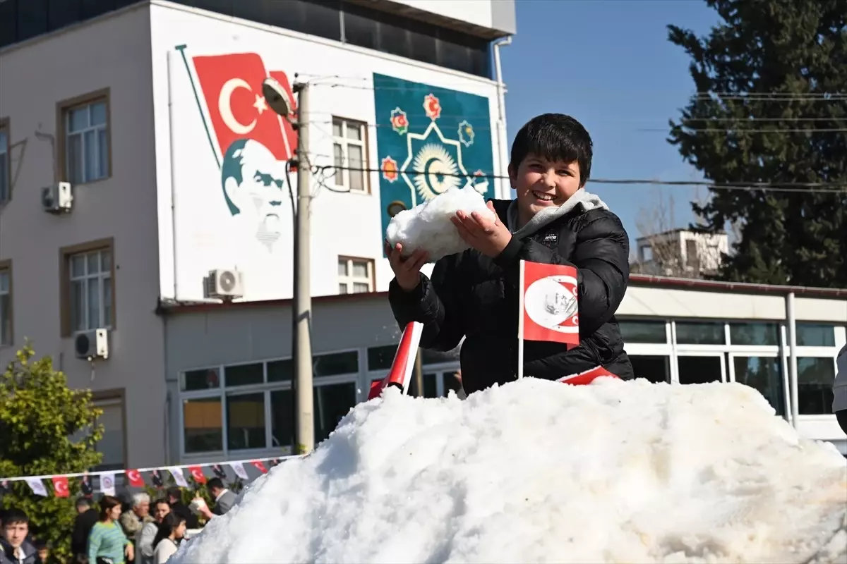Kadirli'de Çocuklara Kar Yağdı: Belediye Sürprizi