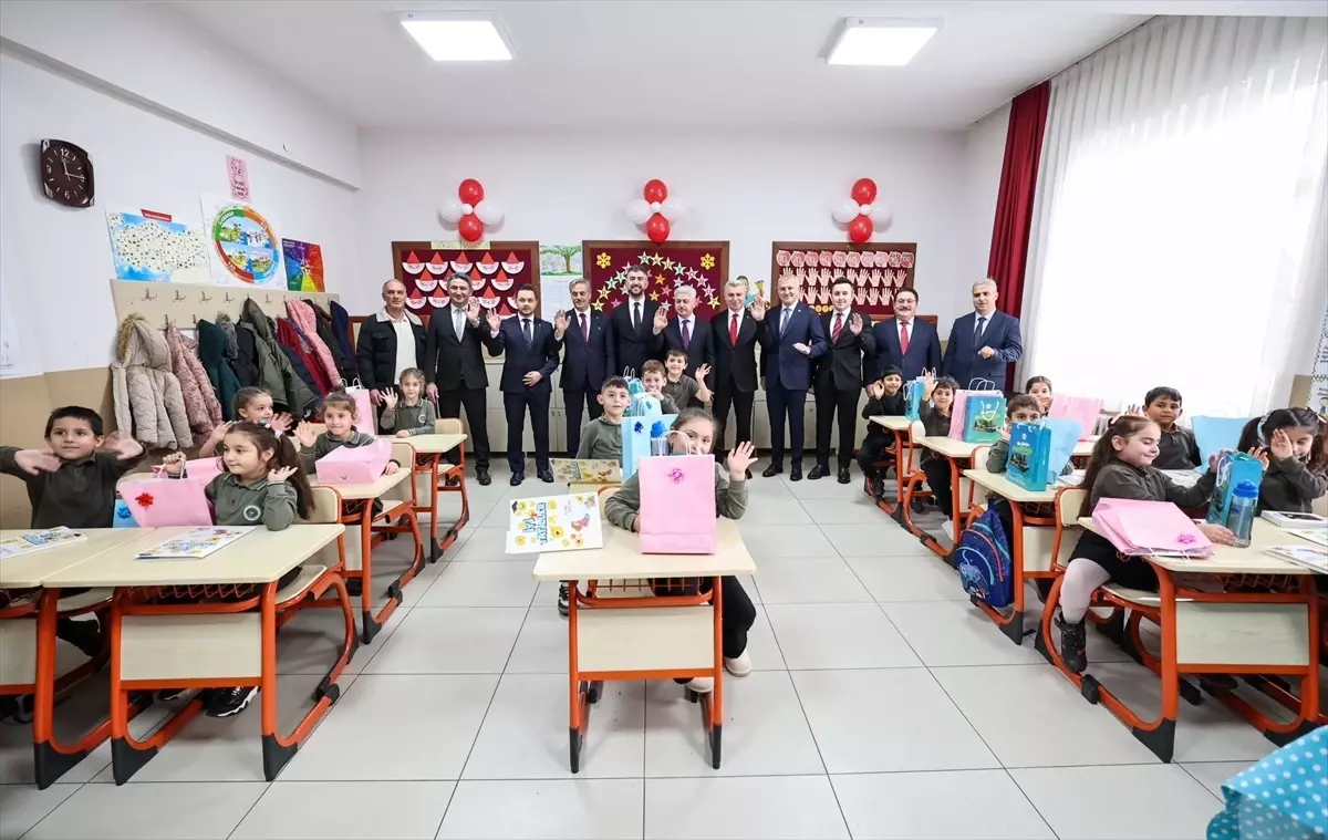 Sakarya’da Öğrenciler Karne Coşkusunu Yaşadı