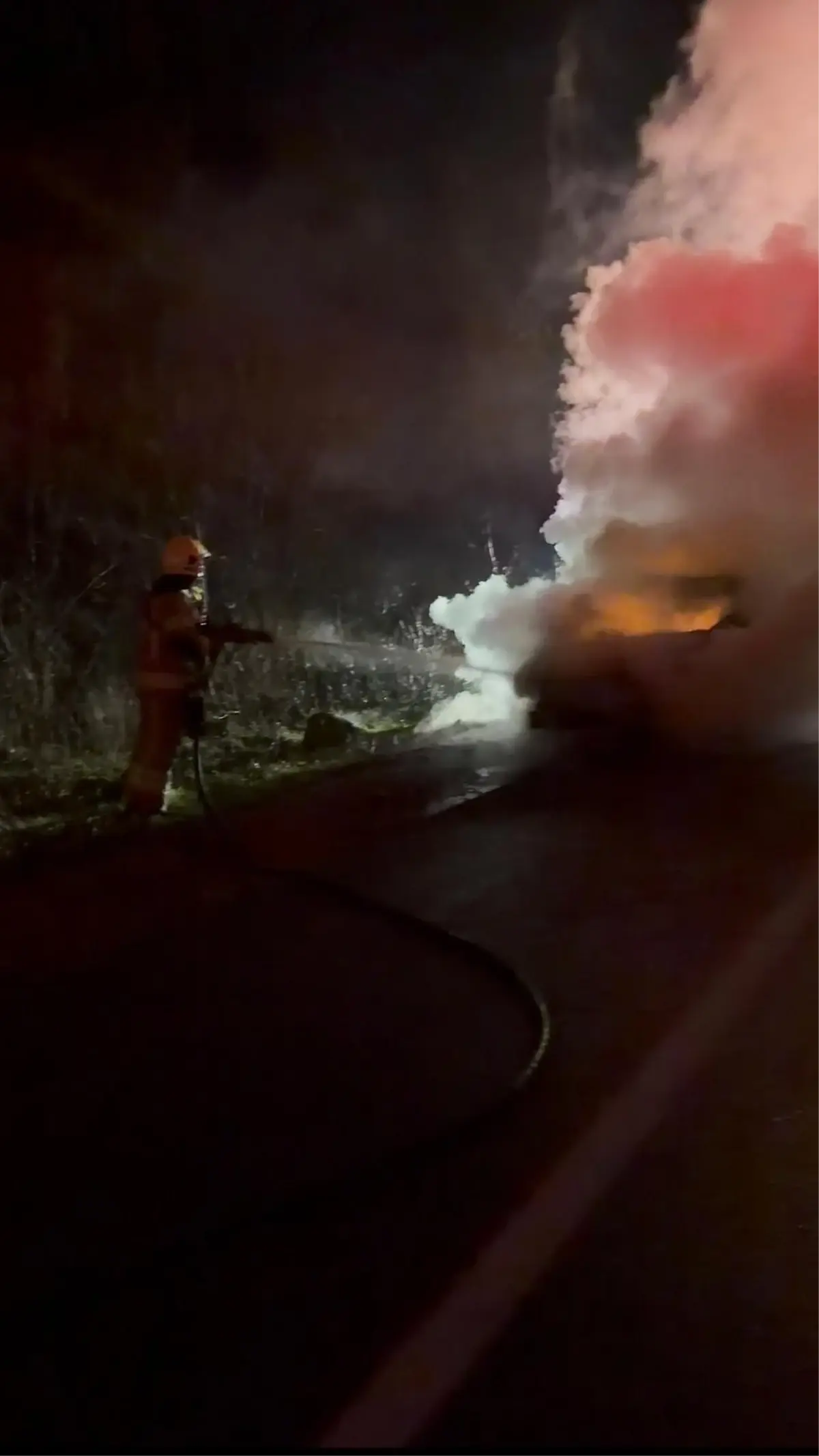 Bursa Kestel'de Seyir Halindeyken Otomobil Alev Aldı, Araç Kullanılamaz Hale Geldi