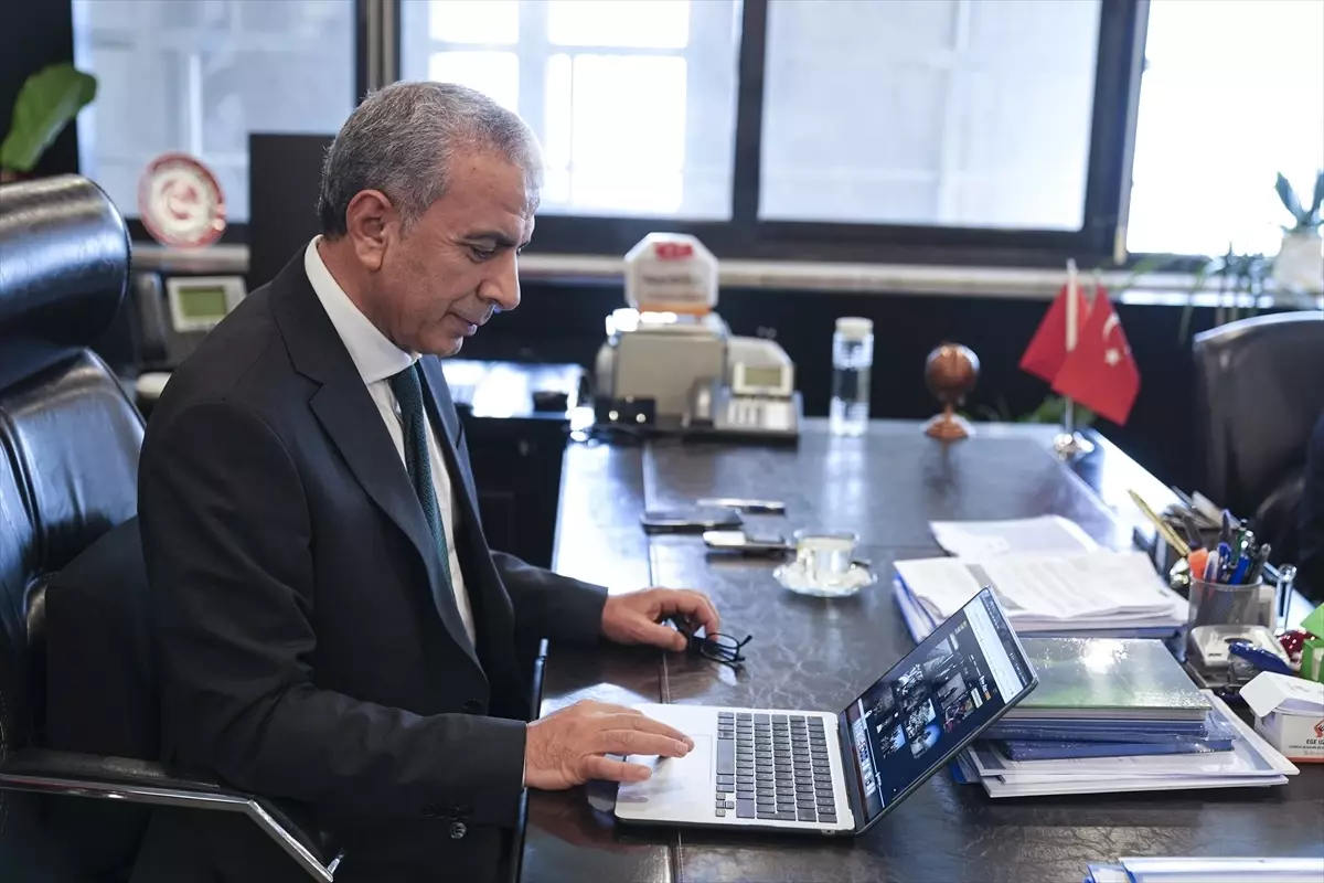 SGK İzmir Müdürü Hidayet Baydilli, 2025 Yılın Kareleri Oylamasında Seçtiği Fotoğrafları Paylaştı