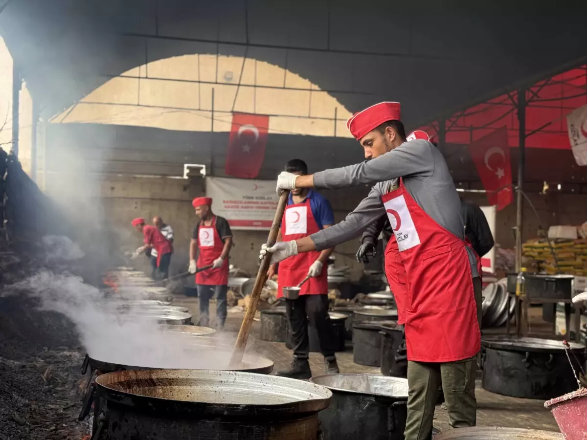 Türk Kızılayı'ndan Gazze'ye Kışlık Yardım: 2 Bin Aileye Battaniye ve Gıda Desteği