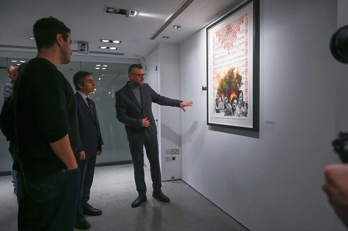 Londra’da Ahmet Yusuf Aygeç’in “Sürgündeki Zeytin Ağacı” Sergisi Sanatseverlerle Buluştu