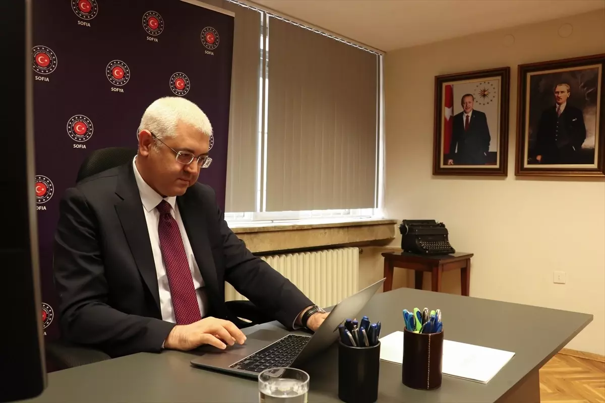 Türkiye'nin Sofya Büyükelçisi Mehmet Sait Uyanık, Yılın Kareleri Yarışmasında Oy Kullandı