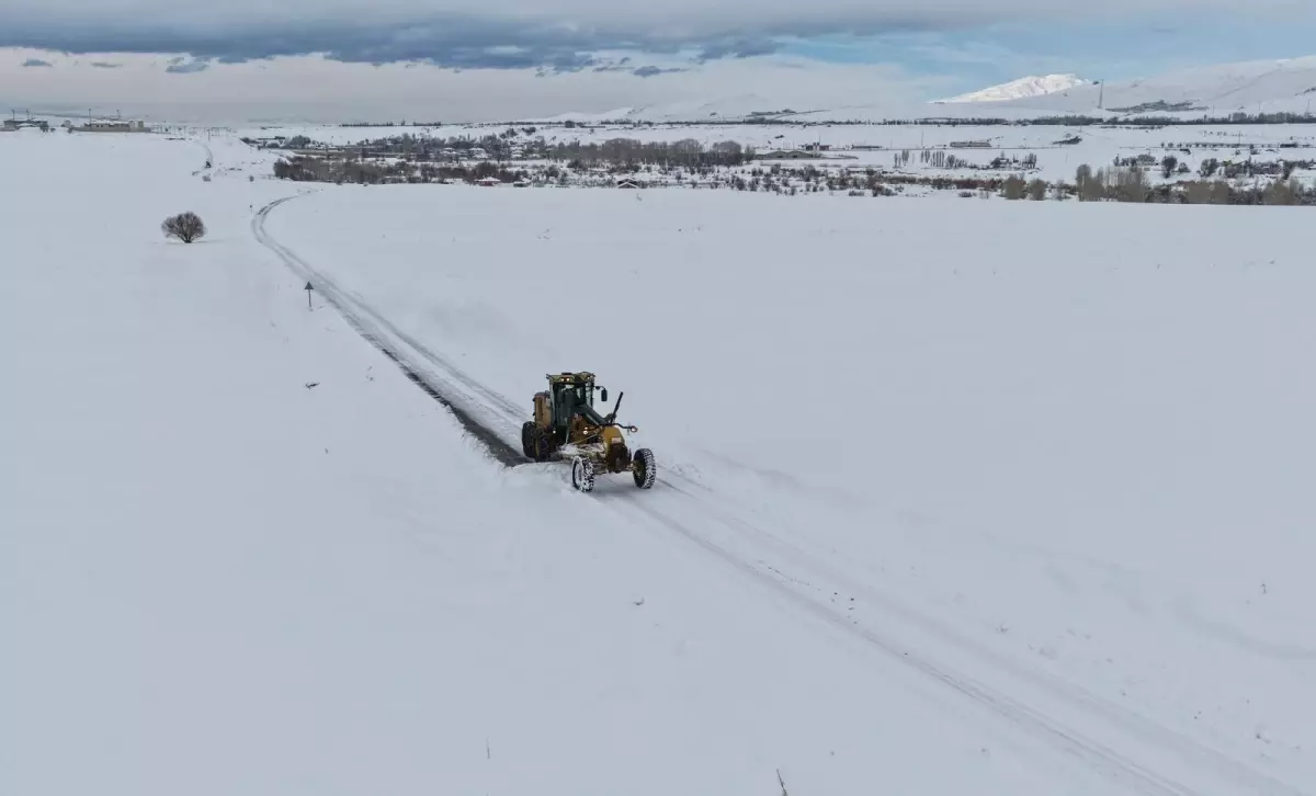 Van’da Karla Mücadele: 230 Köyün Yolu Açıldı, 133 Köyde Çalışmalar Devam Ediyor