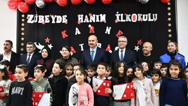 Karnelerini alan öğrencilerin mutlu anları