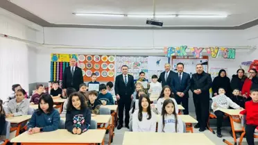 Eynesil’de karneler dağıtım anı