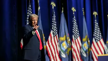 Trump'tan Grönland Üzerine Yeni Ticaret Uyarısı: Gümrük Vergisi Olasılığı