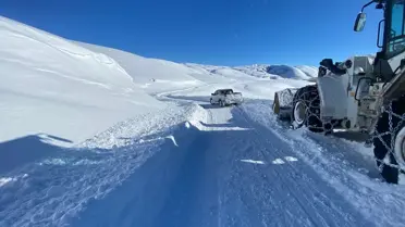 Karlıova’da temizlenmiş yol