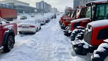 Kars'ta yoğun kar yağışı sonrası beyaz köy