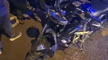 Kaza anındaki motosiklet ve araç çarpışması