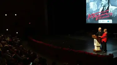 Nazım Hikmet anma etkinliğinde sahne performansı