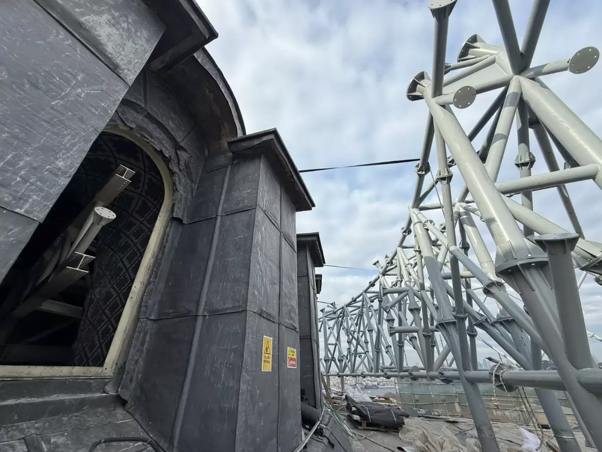 Ayasofya’da Kubbe Pencereleri Sökülüyor, Çelik Kiriş Montajı Başladı