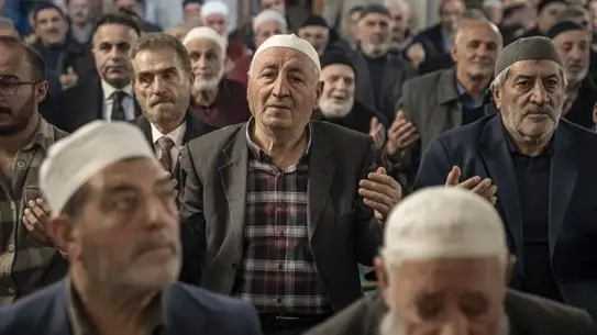 Hatim okuması sırasında cami içi