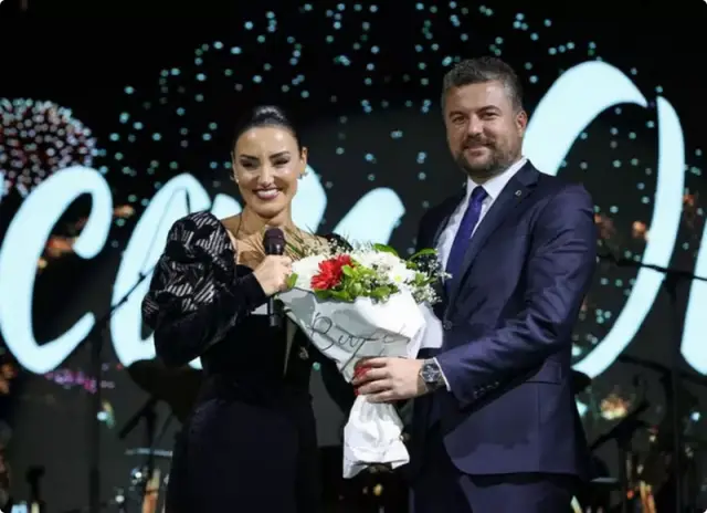 Çiftin birlikte yemek yediği an