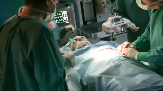 Arka Sokaklar’da Gerilim Zirveye Çıktı: Rıza Baba’yla Yüzleşme ve Ali’nin İntikam Planı