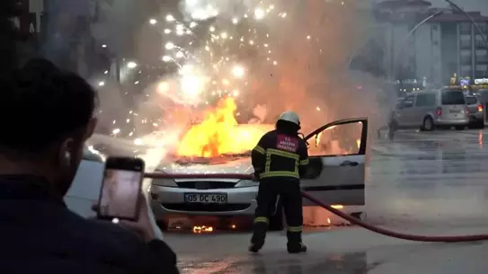 Amasya’da Trafikte Çıkan Otomobil Yangını Panik Yarattı
