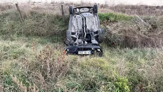 Lüleburgaz’da Şarampole Yuvarlanan Otomobilde Sürücü Yaralandı