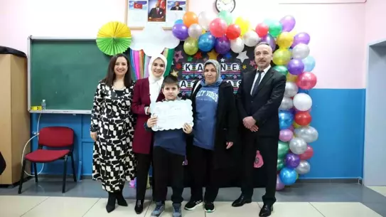 Bakan Göktaş’ın karnesi teslim anı