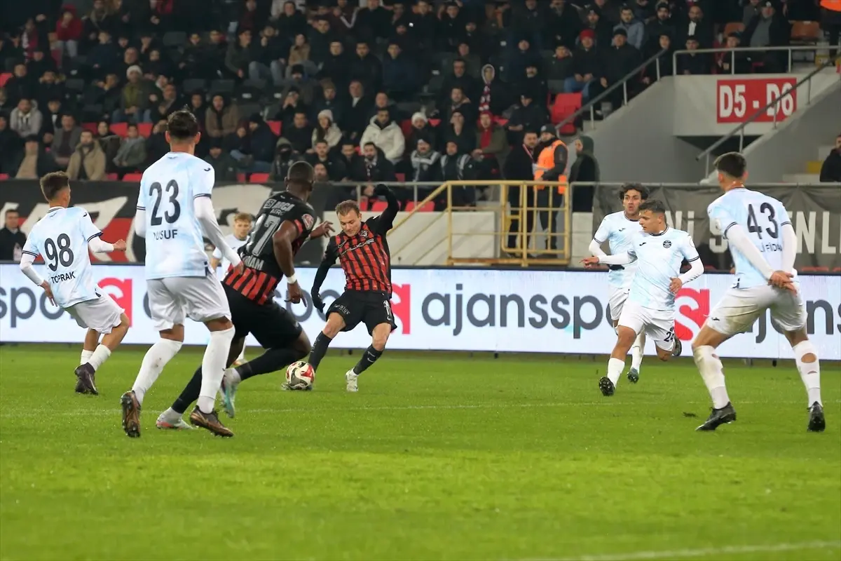 Çorum FK, Adana Demirspor'u 4-1 Mağlup Ederek Trendyol 1. Lig'de Fark Yaratıyor