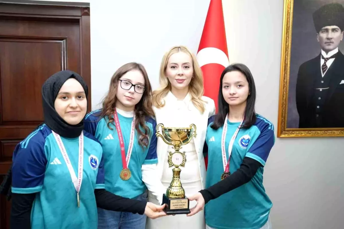 Gökçebey Anadolu İmam Hatip Lisesi Spor Takımı Kaymakamı Misafir Etti