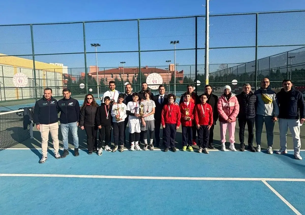Manisa’da Okul Sporları Tenis İl Birinciliği Heyecanla Tamamlandı