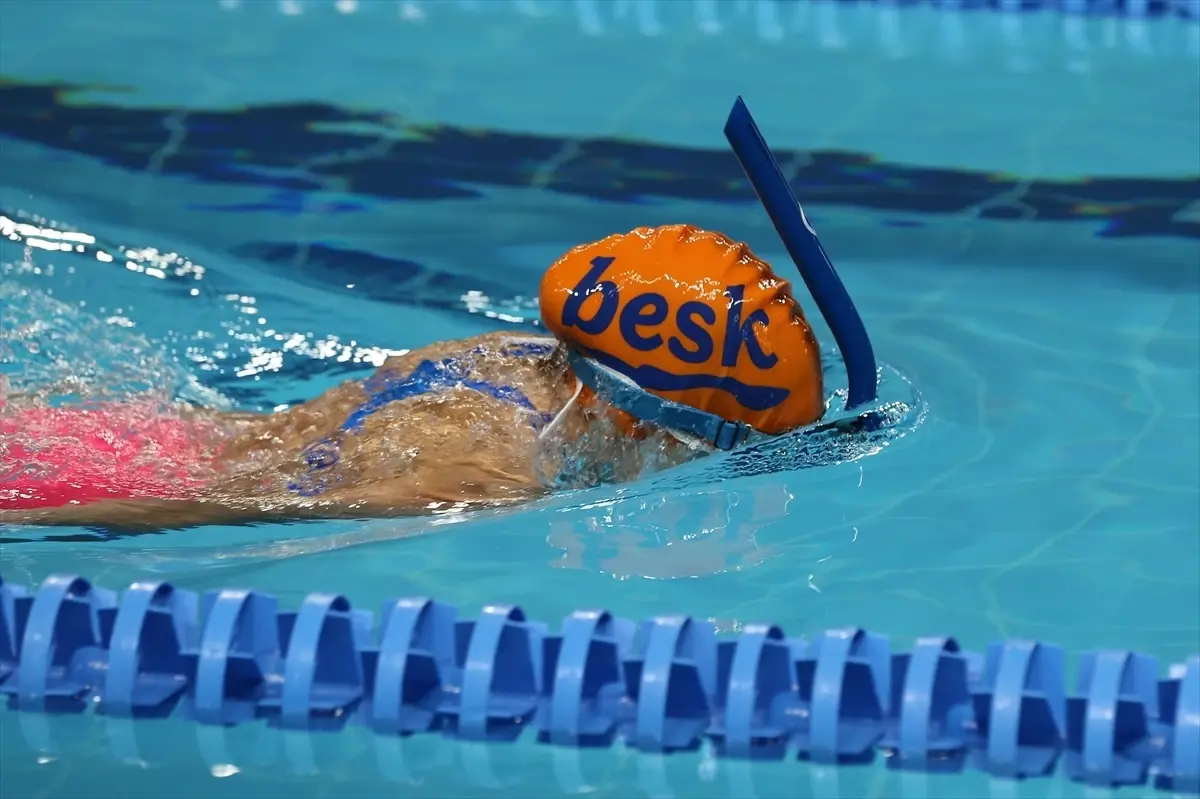 Konya'da Paletli Yüzme Türkiye Şampiyonası Heyecanı Başladı