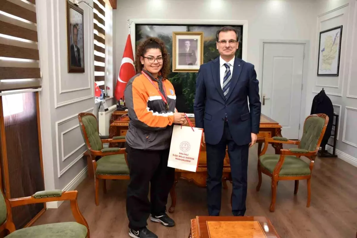 Salihli Kaymakamı'ndan Judo Şampiyonu Mürüvvet Nur Özkan'a Özel Teşekkür Ziyareti