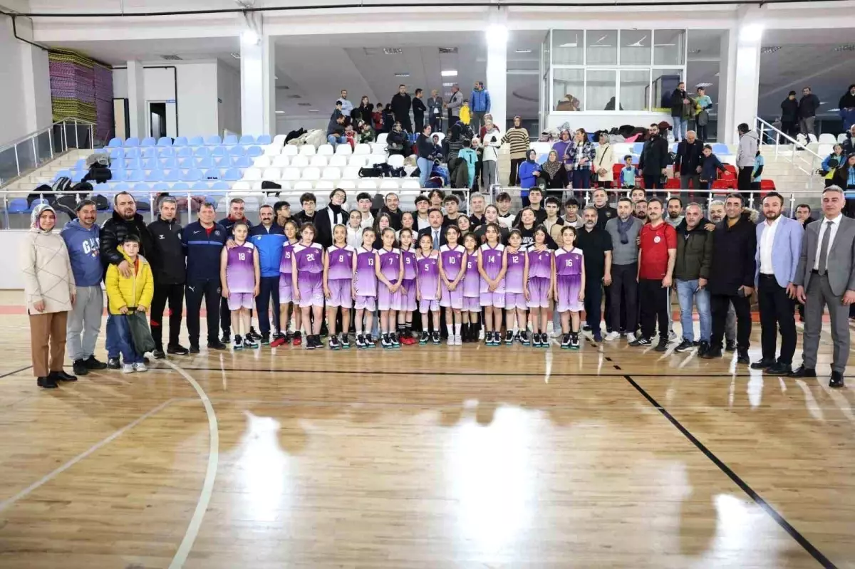 Kayseri Şehir Protokolü ve ERVA Sporcuları Futbol Sahasında Buluştu