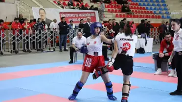 Kick Boks müsabakası sırasında aksiyon anı