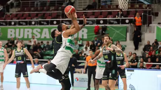Bursaspor basketbol sahasında mücadele