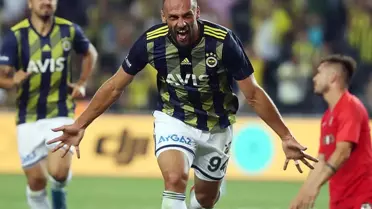 Vedat Muriqi ve Fenerbahçe logolu görsel