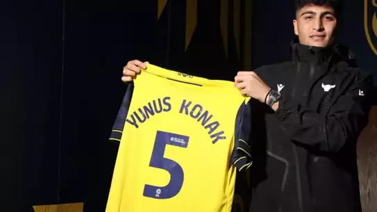Oxford United formasıyla Yunus Emre Konak