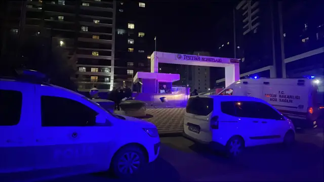 Olay yerinde bulunan polis arabası