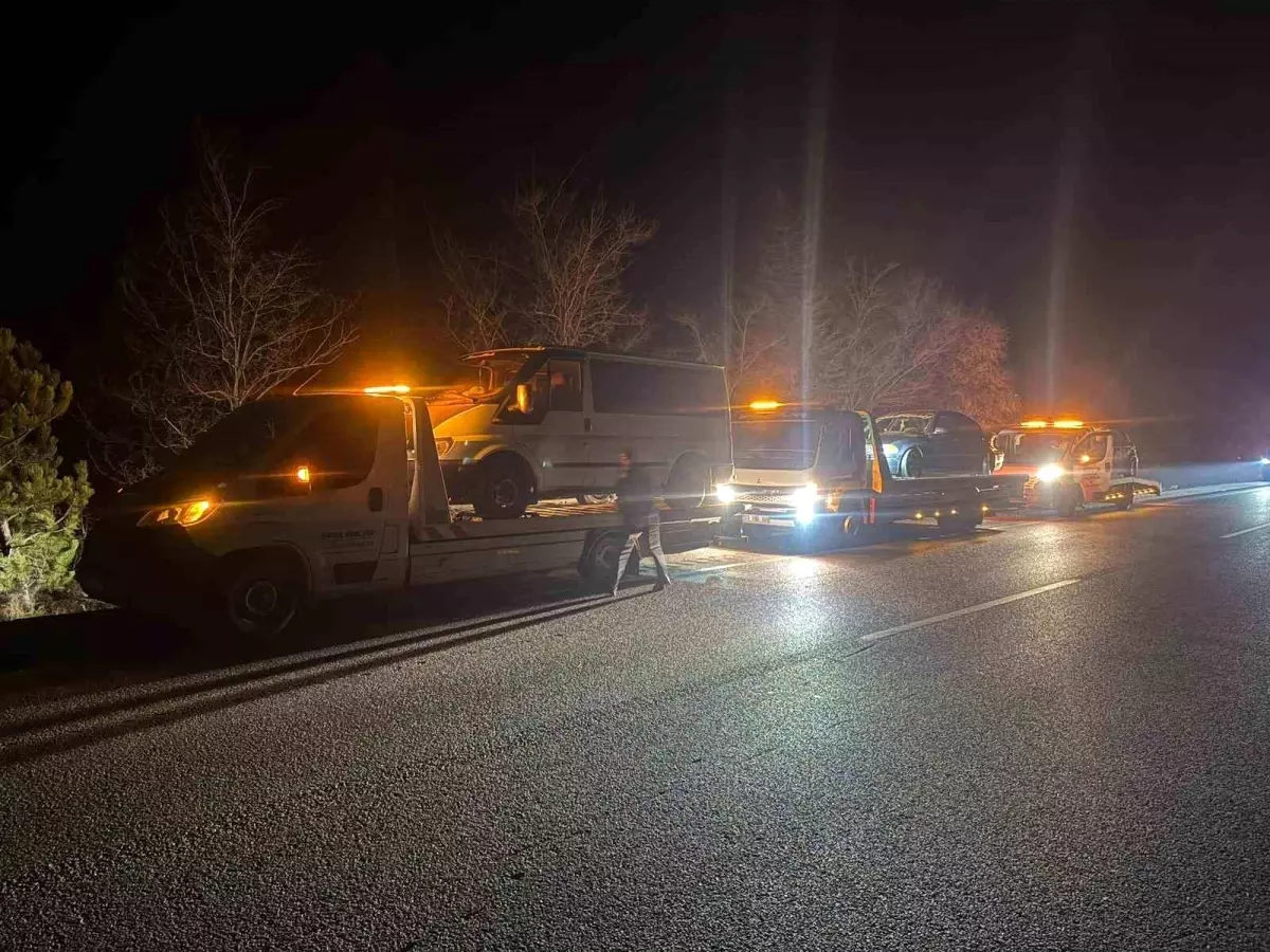 Emirdağ'da Şok Kaza: Sürücü Arkadan Gelen Araçla Çarpıştı, Ağır Yaralandı