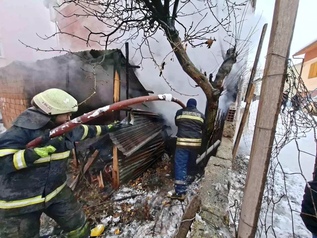 Bayburt’ta Depo Yangını Kontrol Altına Alındı
