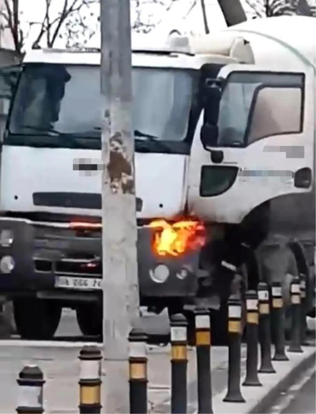Küçükçekmece'de Beton Kamyonu Yangını Hızla Söndürüldü