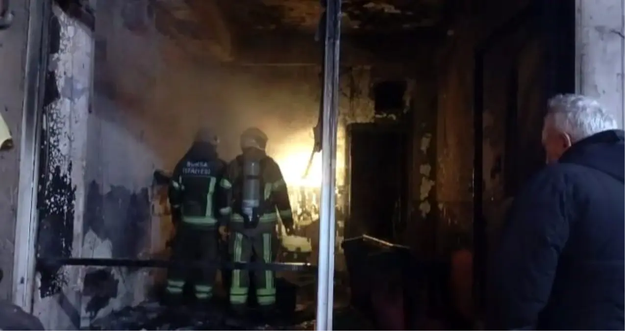 Bursa’da Gece Yarısı Çay Ocağında Çıkan Yangın Kontrol Altına Alındı