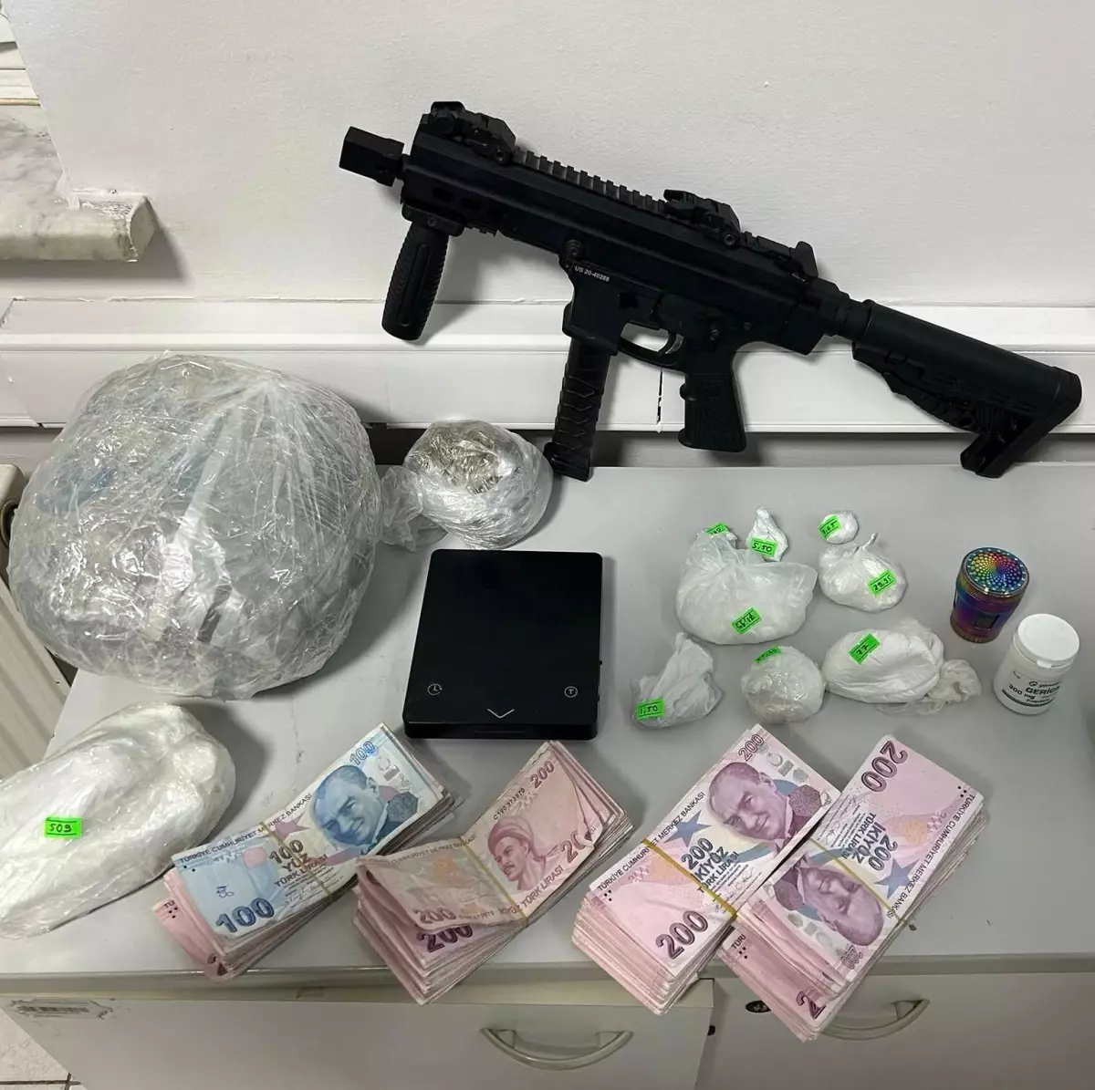 İzmir'in Menderes Mahallesinde 29 Yıllık Hapis Cezalı Firari Yakalandı