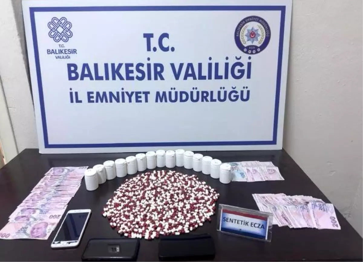 Erdek’te Büyük Uyuşturucu Operasyonu: 810 Ecza Hap Ele Geçirildi, 3 Şüpheli Tutuklandı