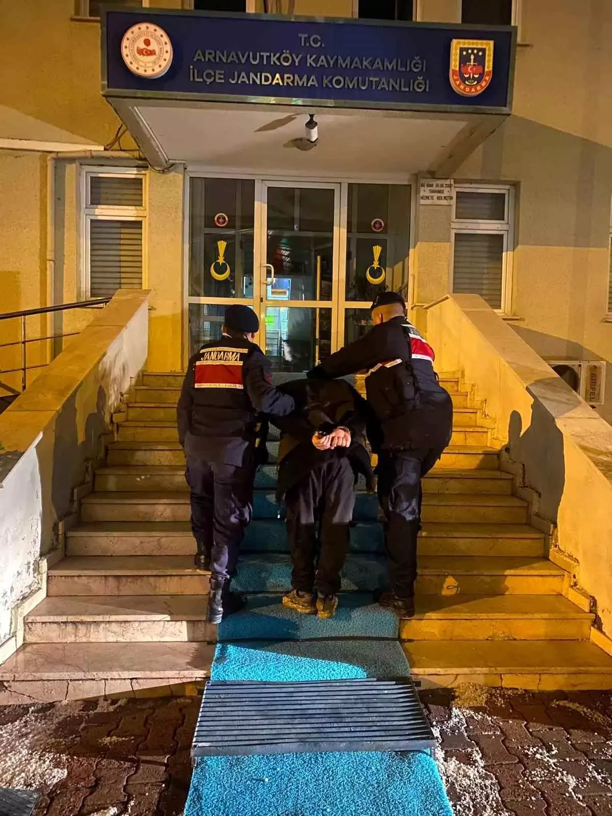 İstanbul Arnavutköy'de DEAŞ Üyesi Yakalandı, Gözaltına Alındı