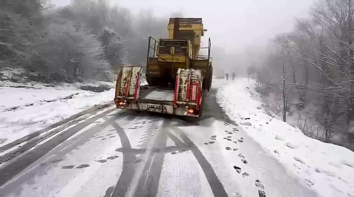 Bartın‑Amasra Kar Yolu Kapandı: 2,5 Saatlik Kurtarma Operasyonu